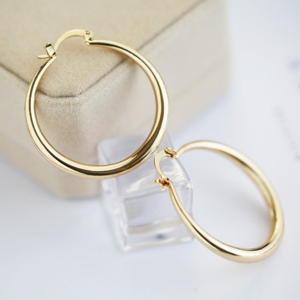 NEW 18K Yellow Gold 1.5'' Round Hoop Earrings - Picture 5 of 5